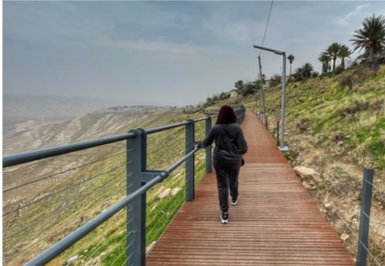 הטיילת התלויה בכפר אדומים מעל נחל פרת - צפון מדבר יהודה