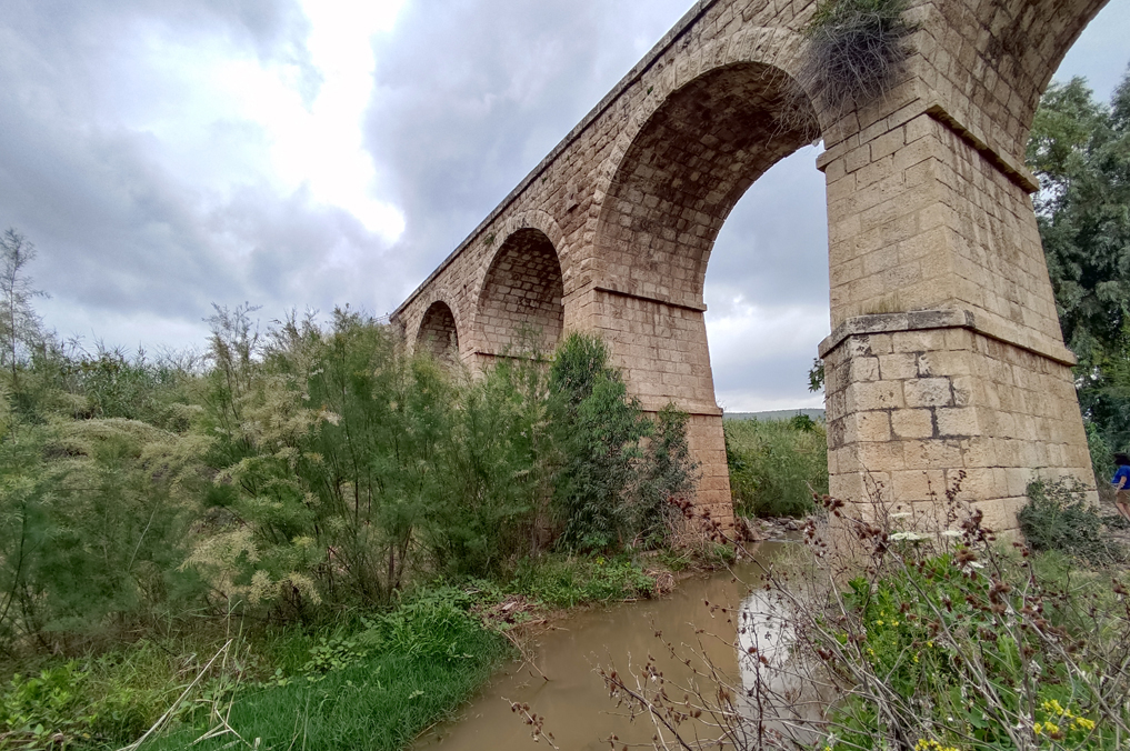 גשר רכבת עות׳מנית בחלקו התחתון של נחל תבור - בקעת הירדן