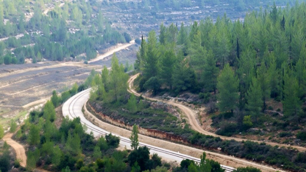 נחל רפאים 2025 - מראה מסילת הרכבת העוברת בתוואי הנחל