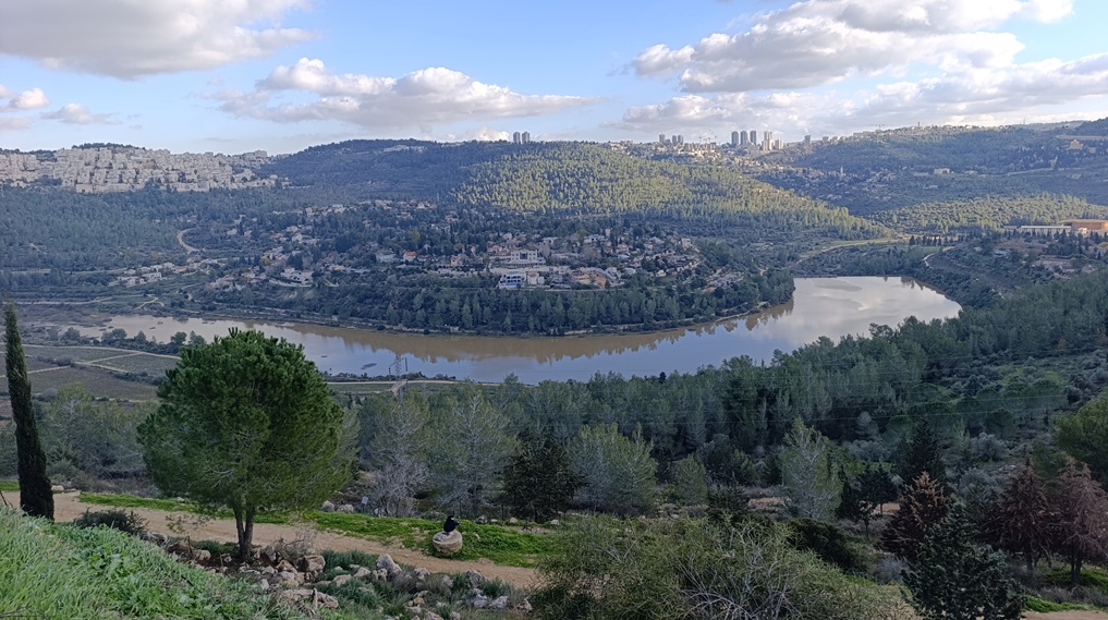 מאגר סכר בית זית והסביבה - מים תצפיות והליכה רגועה בהרי יהודה