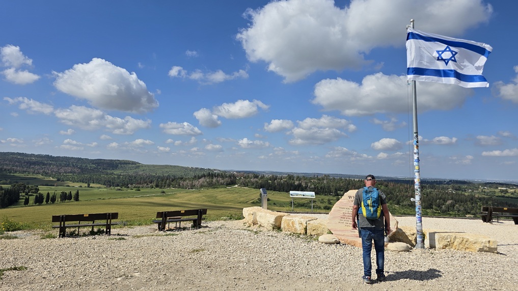 אתר הזיכרון והתצפית בגבעת רועי לזכר אל"מ רועי לוי ז"ל