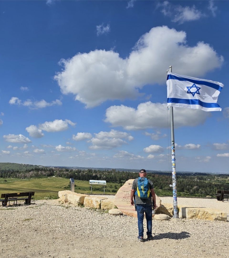 פינות חמד לזכר נופלים - המצפה בגבעת רועי