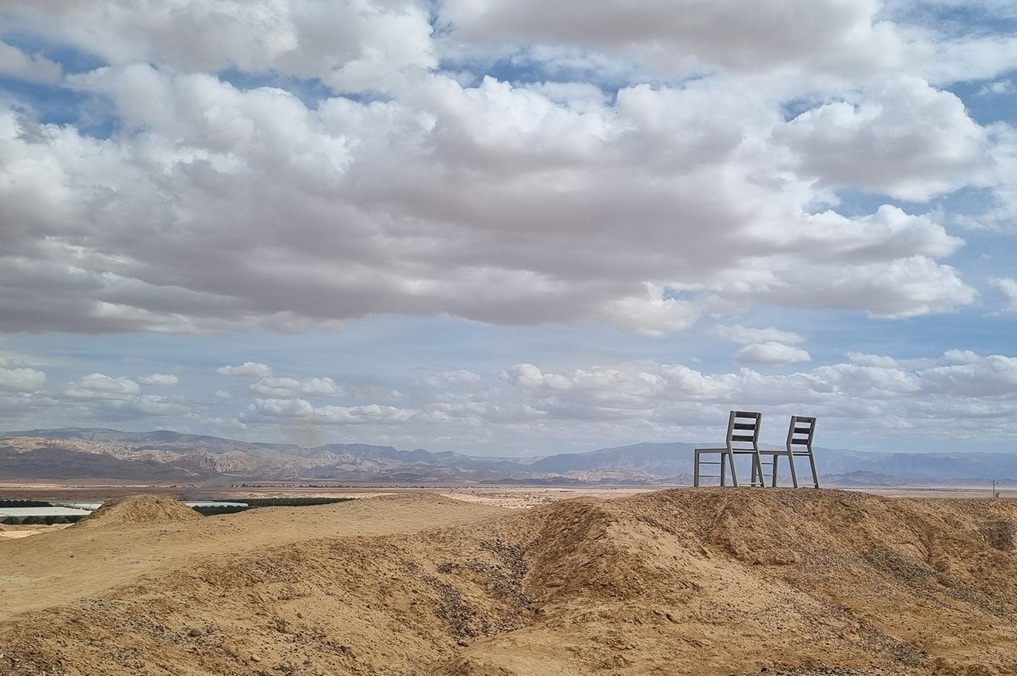 מצפה הכיסאות הענקיים בערבה, נקודת מבט