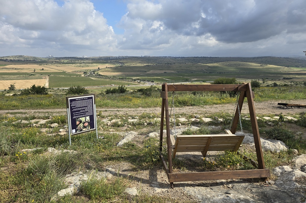 מצפה סהר סודאי, תצפית בגבעות מודיעין