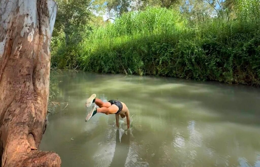 הירקון הנקי - אפשר לקפוץ למים באינספור בריכות