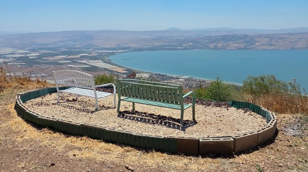 ספסלי תצפית מומלצים במצפה סמדר מעל נוף אגם הכנרת